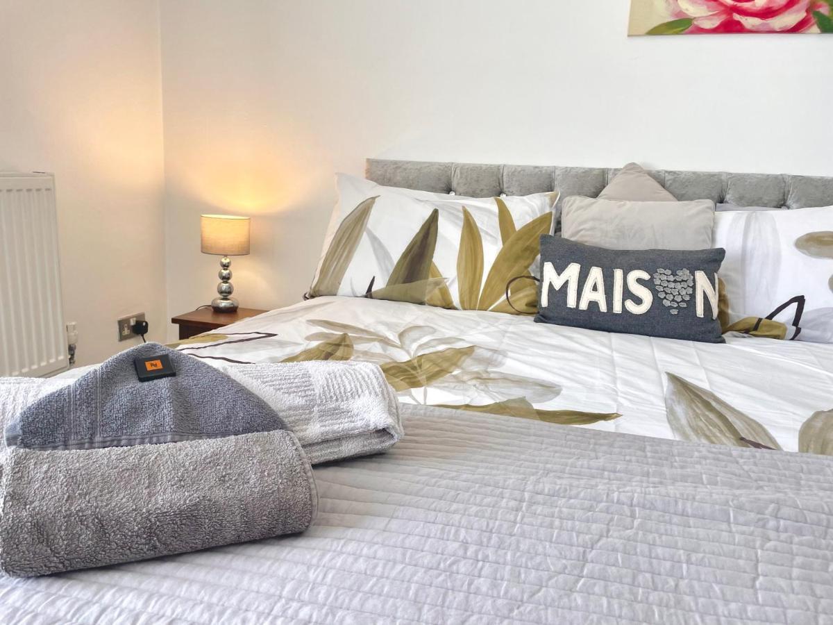 Entire Holiday Home In Blackpool With Free Parking And A Private Patio Garden Exteriér fotografie