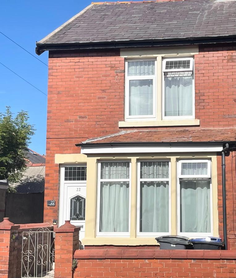 Entire Holiday Home In Blackpool With Free Parking And A Private Patio Garden Exteriér fotografie