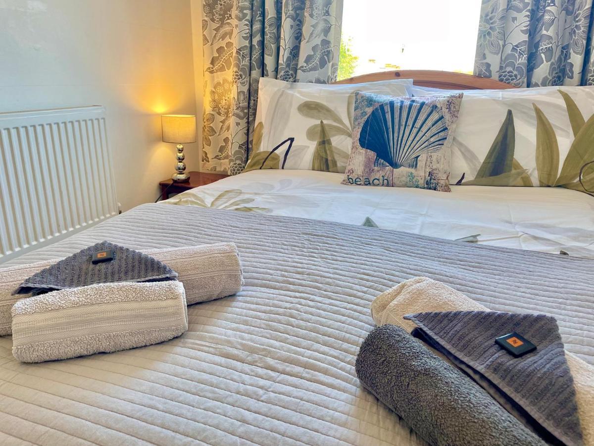 Entire Holiday Home In Blackpool With Free Parking And A Private Patio Garden Exteriér fotografie