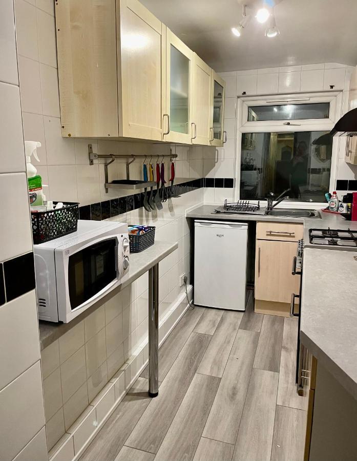 Entire Holiday Home In Blackpool With Free Parking And A Private Patio Garden Exteriér fotografie