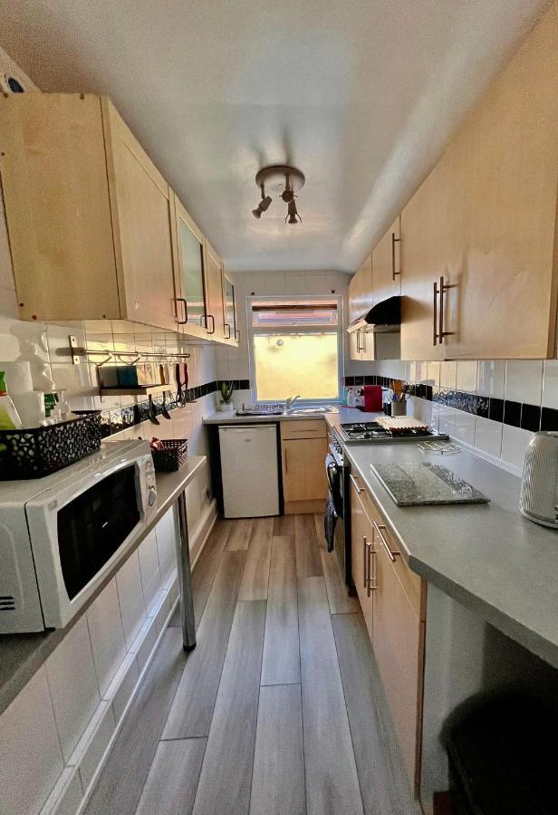 Entire Holiday Home In Blackpool With Free Parking And A Private Patio Garden Exteriér fotografie