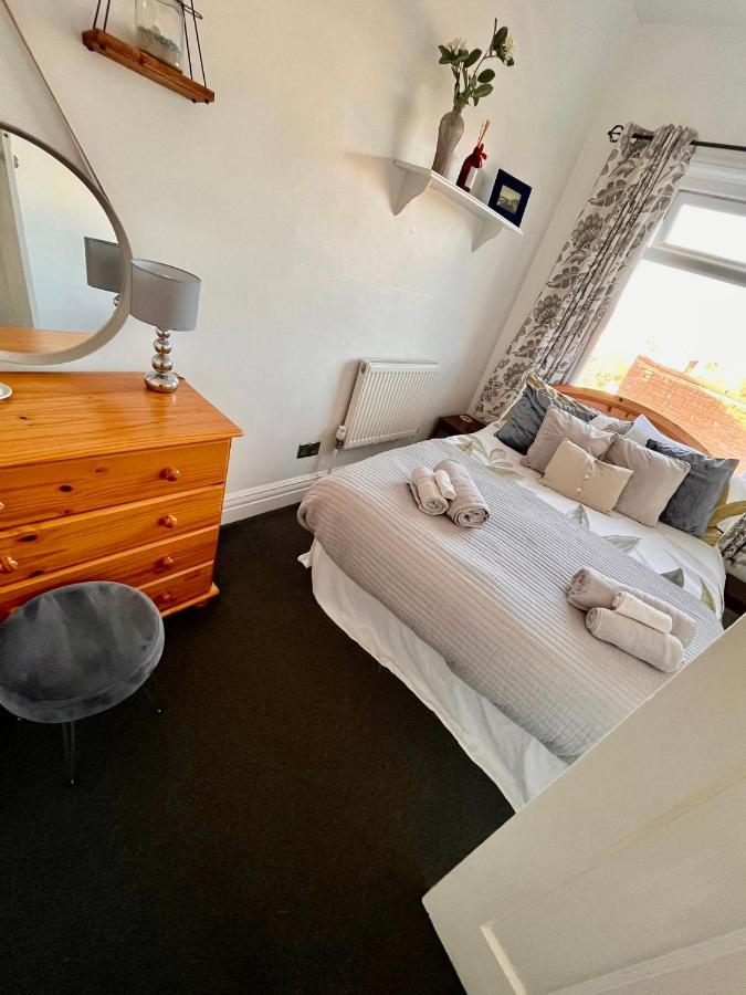 Entire Holiday Home In Blackpool With Free Parking And A Private Patio Garden Exteriér fotografie
