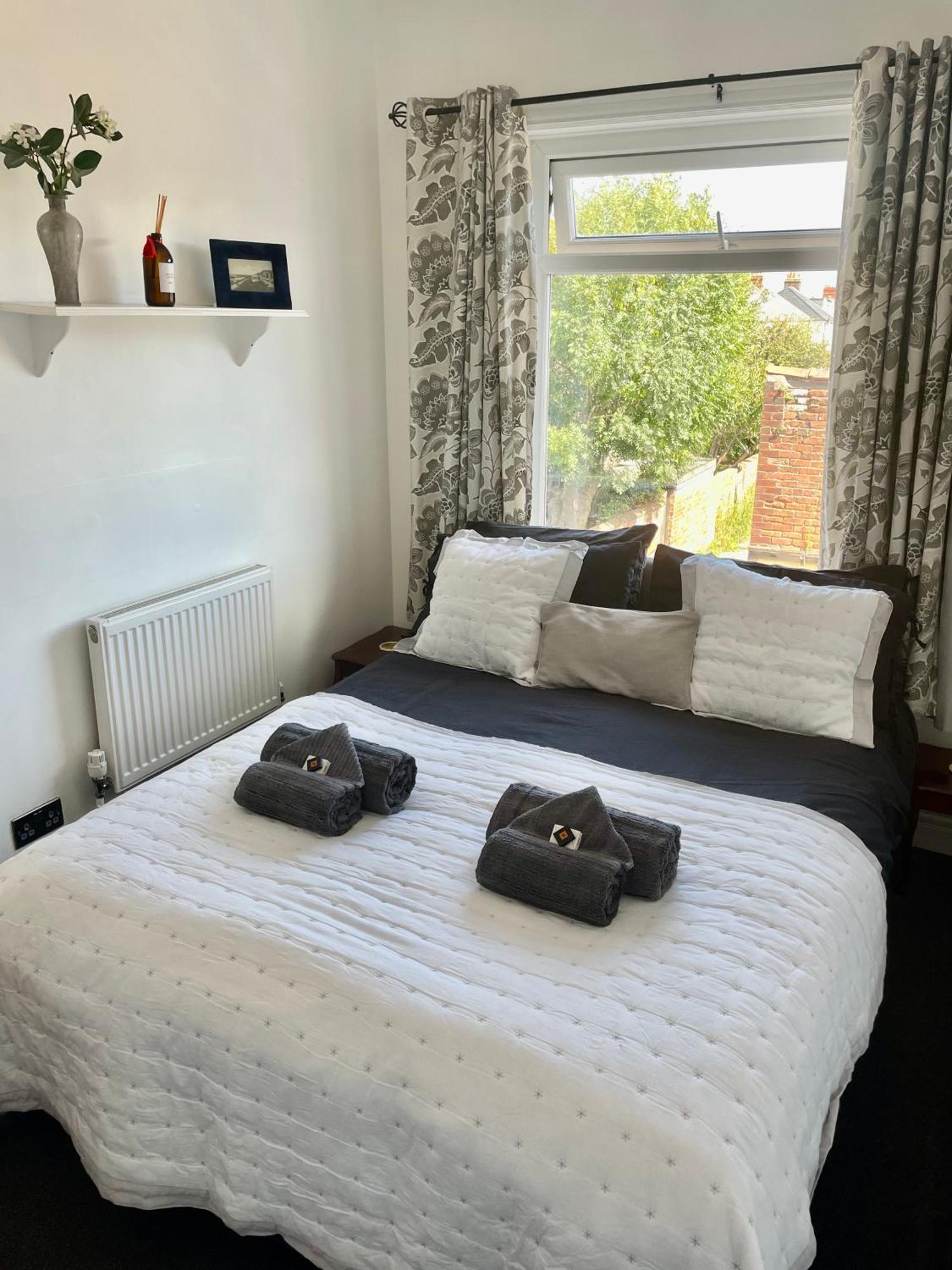 Entire Holiday Home In Blackpool With Free Parking And A Private Patio Garden Exteriér fotografie